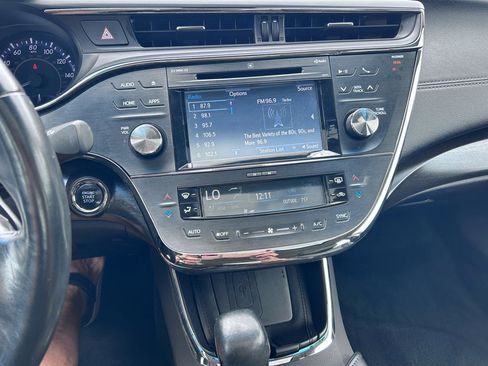 Used 2018 Toyota Avalon Limited FWD image 4