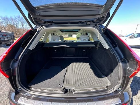 Used 2023 Volvo XC60 B5 Plus w/ Protection Package Premier image 16