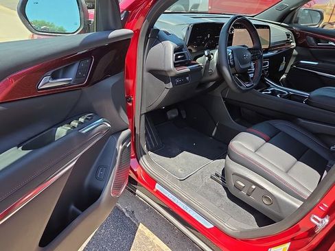 New 2026 Chevrolet Traverse RS w/ LPO, Floor Liner Package FWD image 10