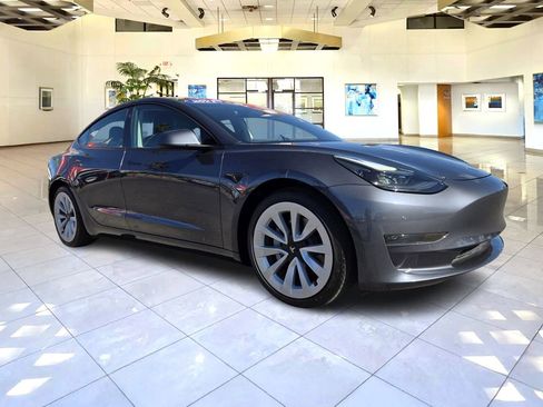 Used 2021 Tesla Model 3 Standard Range Plus image 3