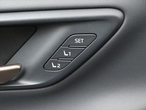Certified 2025 Toyota Crown Signia AWD/4WD image 17