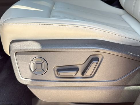 Used 2025 Audi Q5 Premium w/ Convenience Package AWD/4WD image 11