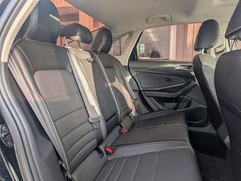Used 2022 Volkswagen Jetta SE image 21