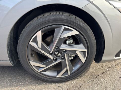 Used 2025 Hyundai Elantra Limited image 31