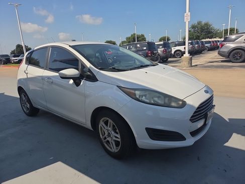 Used 2018 Ford Fiesta SE FWD image 4