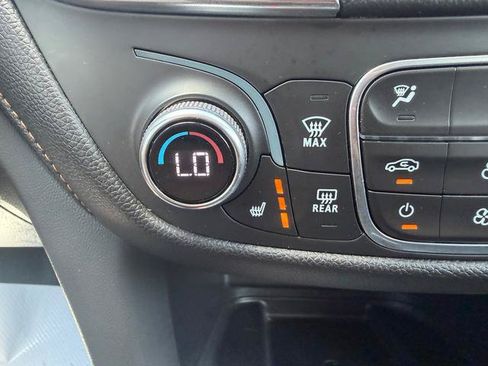 Used 2020 Chevrolet Equinox Premier w/ LPO, Floor Liner Package AWD/4WD image 21