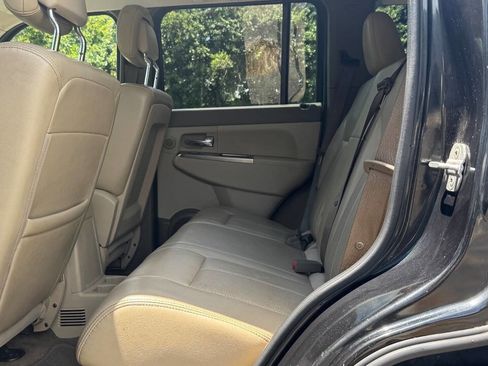 Used 2011 Jeep Liberty Limited image 10