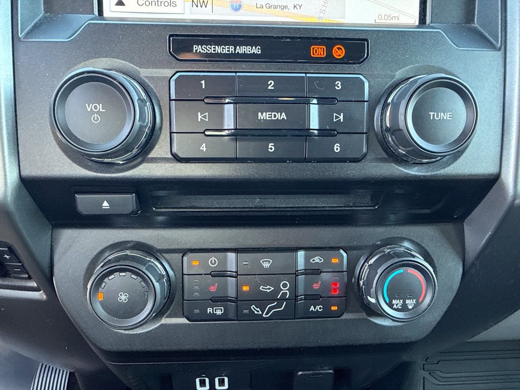 Used 2017 Ford F250 XLT w/ XLT Premium Package AWD/4WD image 8