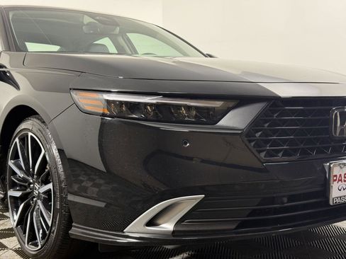Used 2023 Honda Accord Touring image 9