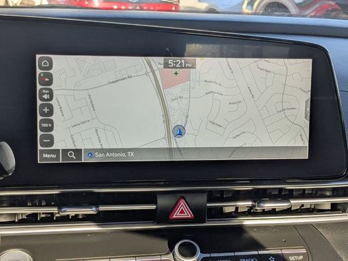 Used 2025 Hyundai Elantra SEL image 22