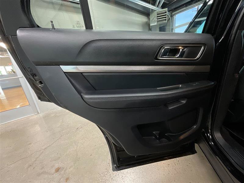 Used 2019 Ford Explorer XLT w/ Equipment Group 201A AWD/4WD image 19