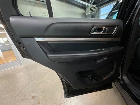 Used 2019 Ford Explorer XLT w/ Equipment Group 201A AWD/4WD image 19