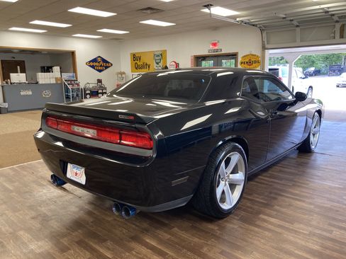 Used 2009 Dodge Challenger SRT8 RWD image 7