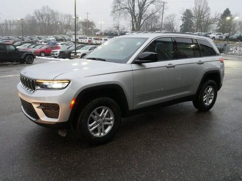 New 2025 Jeep Grand Cherokee Laredo AWD/4WD image 7