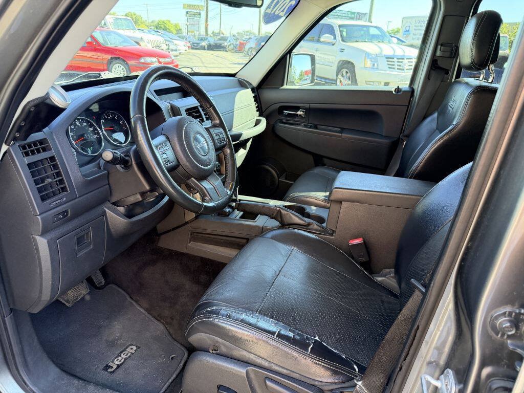 Used 2012 Jeep Liberty Sport AWD/4WD image 9