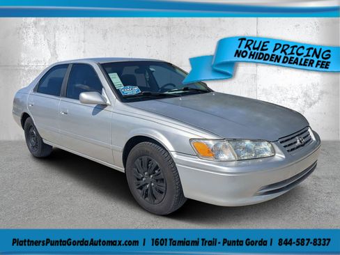 Used 2000 Toyota Camry FWD image 1