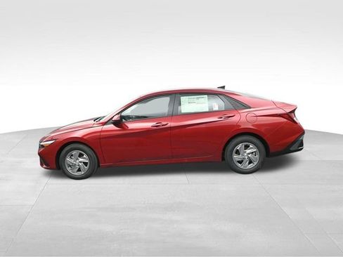 Certified 2026 Hyundai Elantra SE FWD image 6