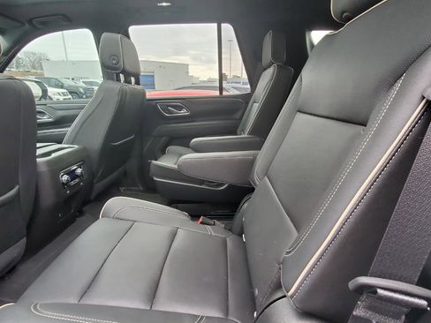 Used 2021 GMC Yukon SLT w/ SLT Premium Package image 5