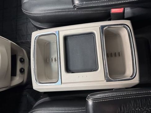 Used 2013 Chrysler Town & Country Touring image 46