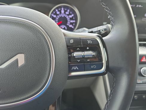 Used 2022 Kia Carnival LX FWD image 17