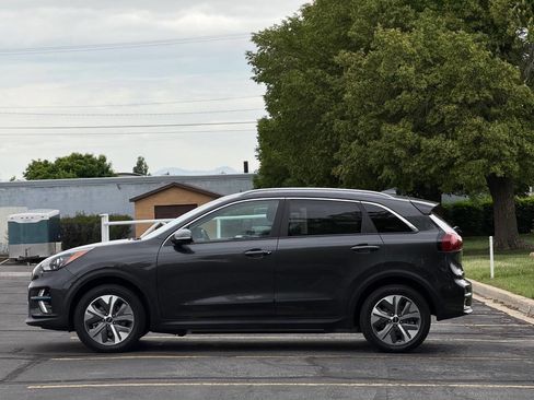 Used 2022 Kia Niro EX FWD image 8