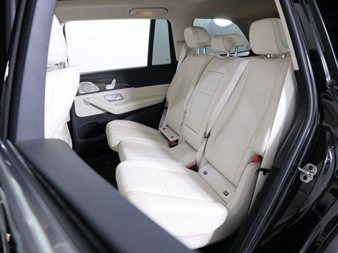 Used 2025 Mercedes-Benz GLS 450 4MATIC image 36