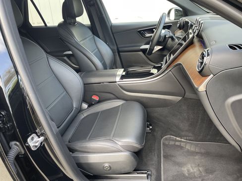 Certified 2025 Mercedes-Benz GLC 300 4MATIC w/ Driver Assistance Package image 50