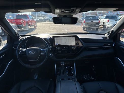 Used 2023 Toyota Highlander XSE image 13
