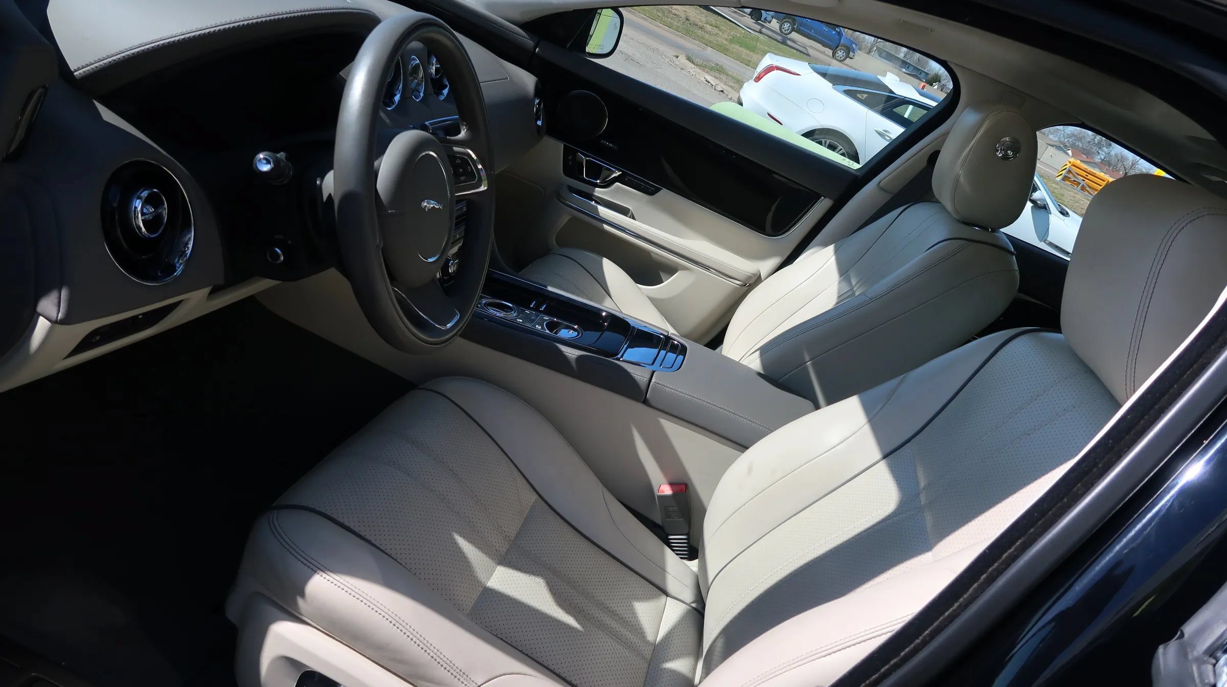Used 2017 Jaguar XJ R-Sport RWD image 15