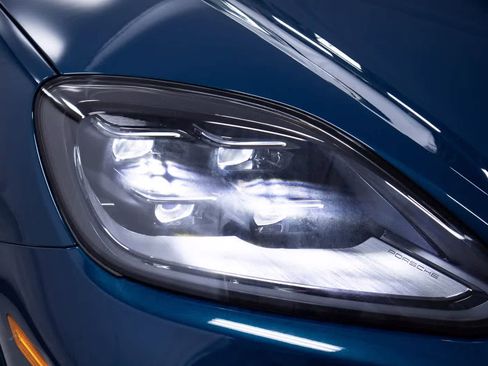 Certified 2025 Porsche Cayenne AWD/4WD image 16