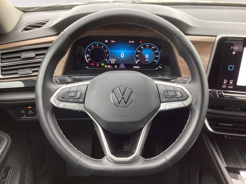 Used 2025 Volkswagen Atlas SE image 18