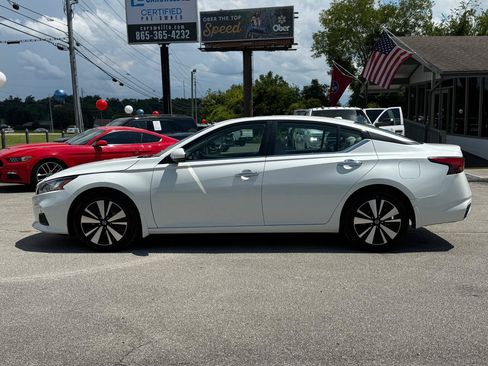 Used 2022 Nissan Altima 2.5 SV w/ SV Premium Package FWD image 9