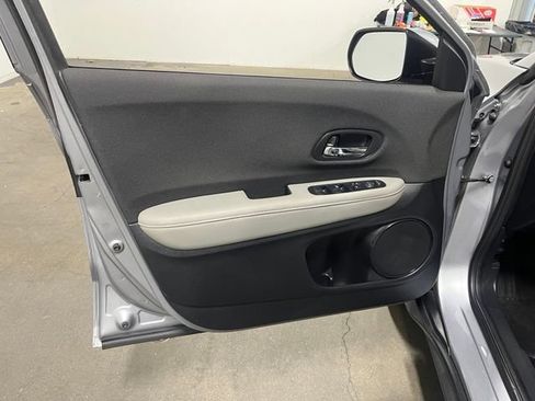 Used 2021 Honda HR-V LX image 24