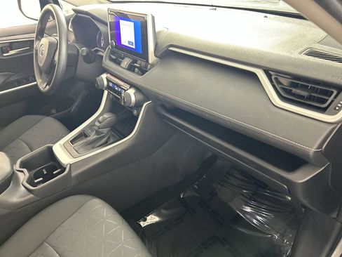 Used 2025 Toyota RAV4 XLE FWD image 27
