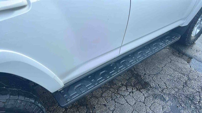 Used 2018 Toyota 4Runner SR5 AWD/4WD image 9