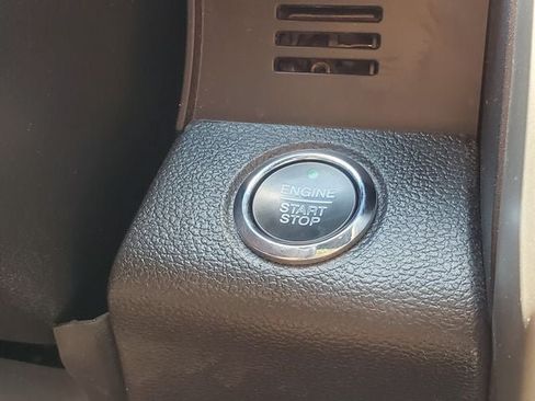 Used 2019 Ford F150 Lariat w/ Equipment Group 502A Luxury AWD/4WD image 15