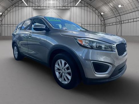 Used 2017 Kia Sorento FWD w/ LX Convenience Package image 8
