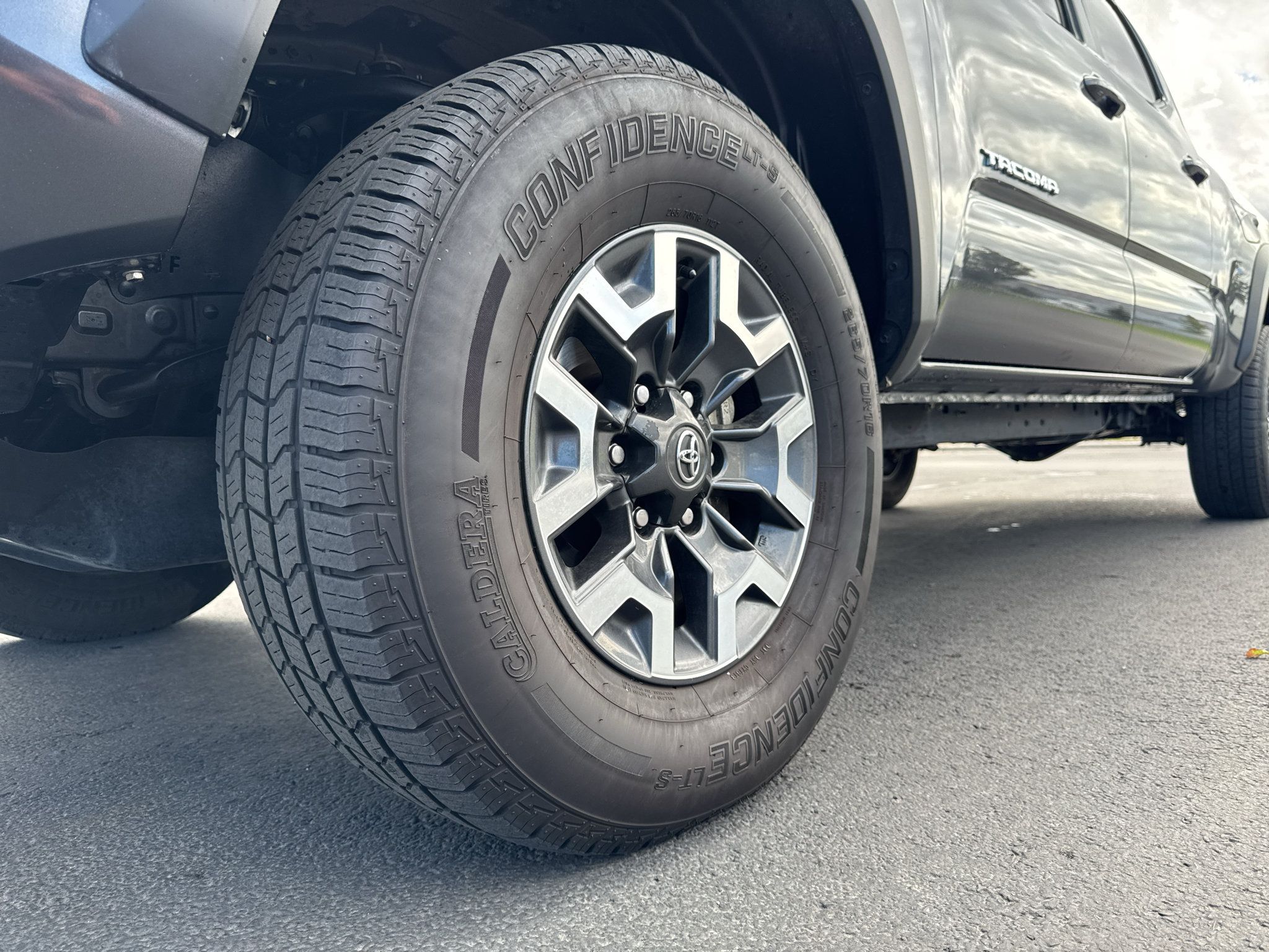 Certified 2023 Toyota Tacoma TRD Off-Road AWD/4WD image 17