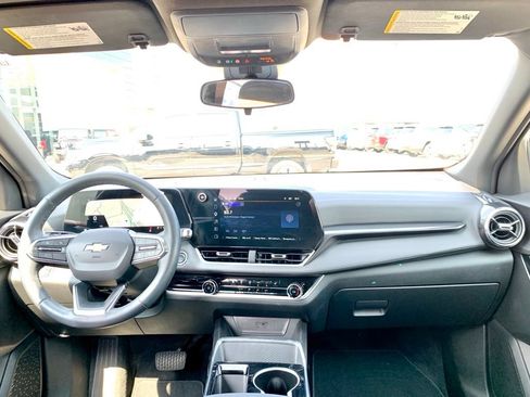 Used 2025 Chevrolet Equinox LT FWD image 16