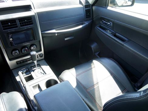 Used 2011 Jeep Liberty Sport image 14