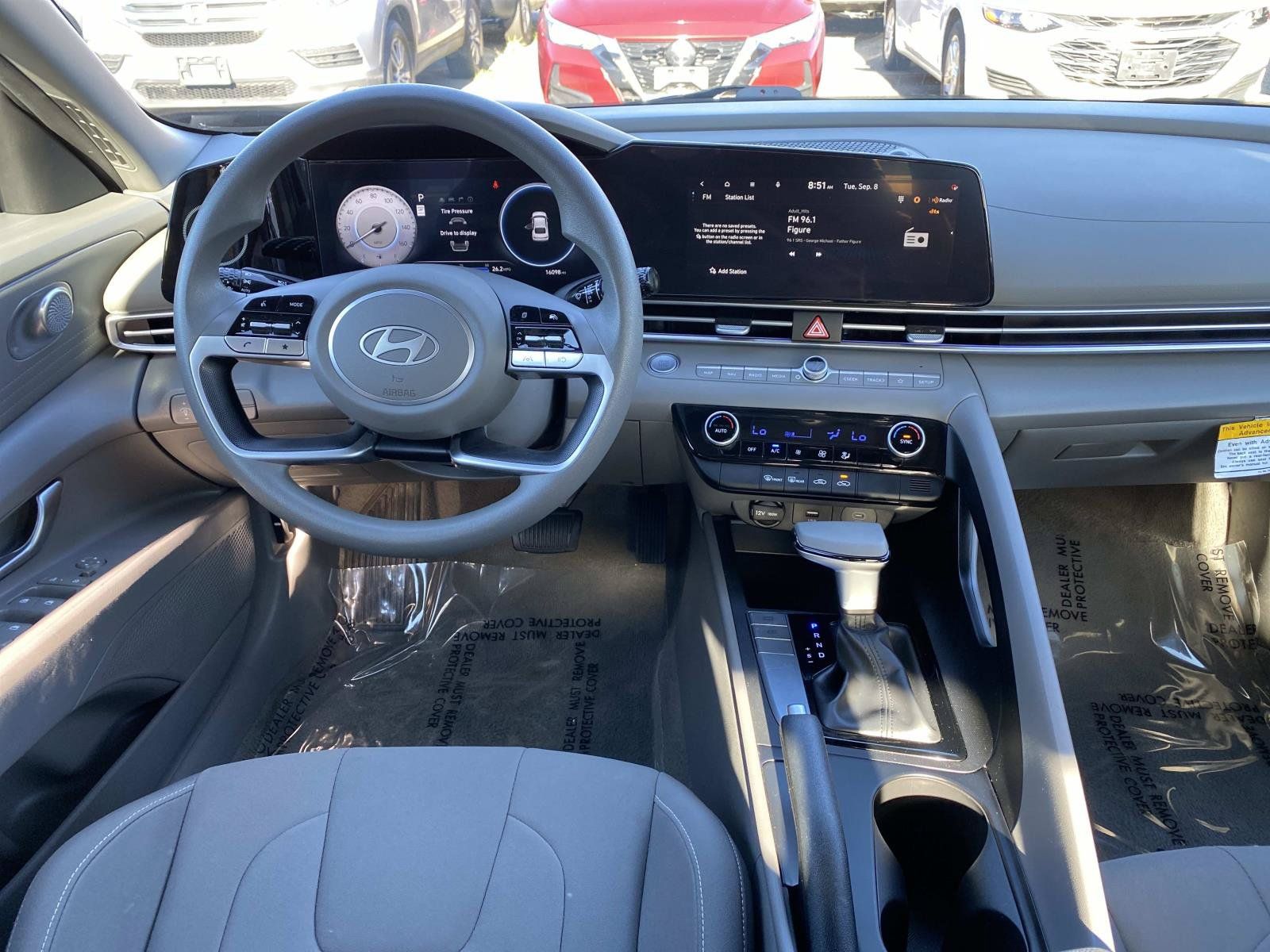 Used 2024 Hyundai Elantra SEL FWD image 9
