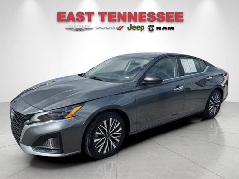 Used 2025 Nissan Altima 2.5 SV FWD image 7