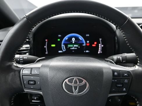 Used 2025 Toyota Camry SE image 15