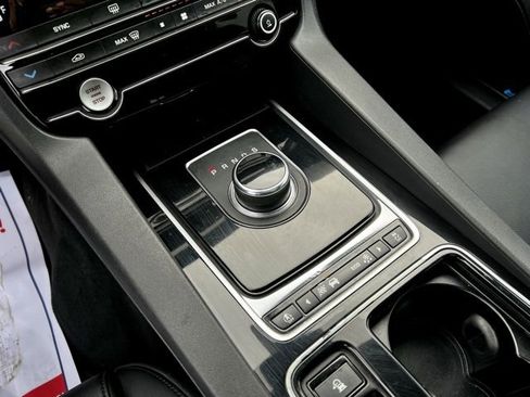 Used 2020 Jaguar F-PACE Premium image 39