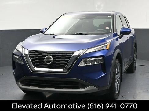 Used 2021 Nissan Rogue SV AWD/4WD image 3
