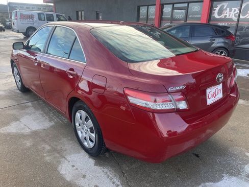 Used 2011 Toyota Camry LE FWD image 3