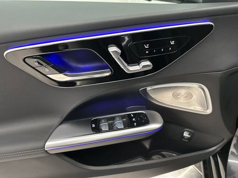 Used 2025 Mercedes-Benz C 300 Sedan image 11