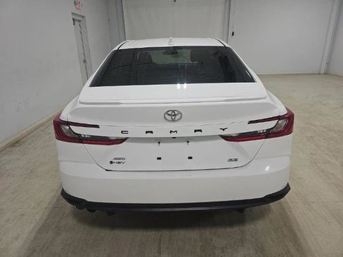 Used 2025 Toyota Camry SE AWD/4WD image 4