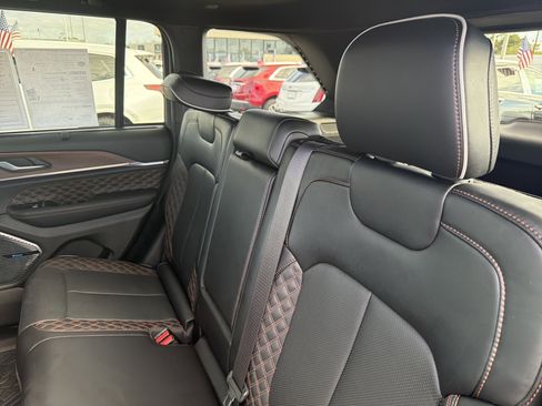 Used 2022 Jeep Grand Cherokee Summit w/ Luxury Tech Group V image 25