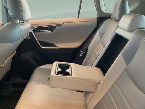 Used 2020 Toyota RAV4 Limited FWD image 33